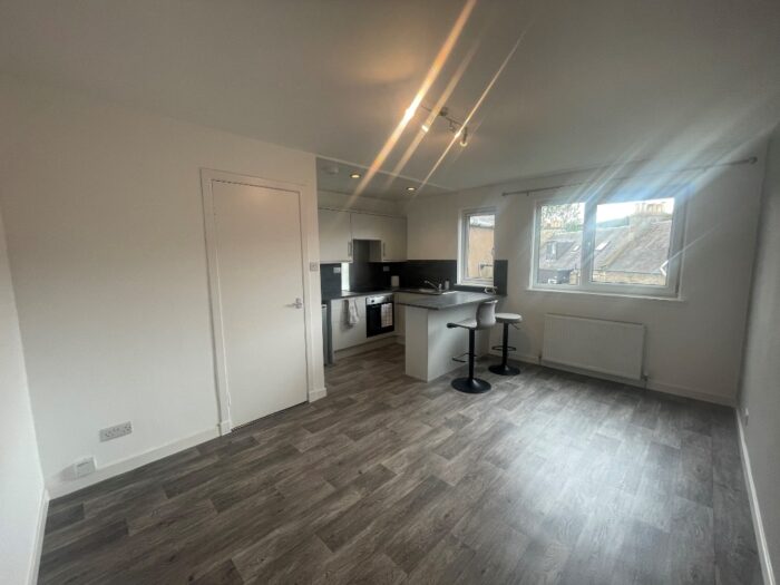 4/6  Mansfield Crescent