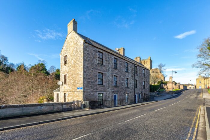 4 Abbey Bridge End