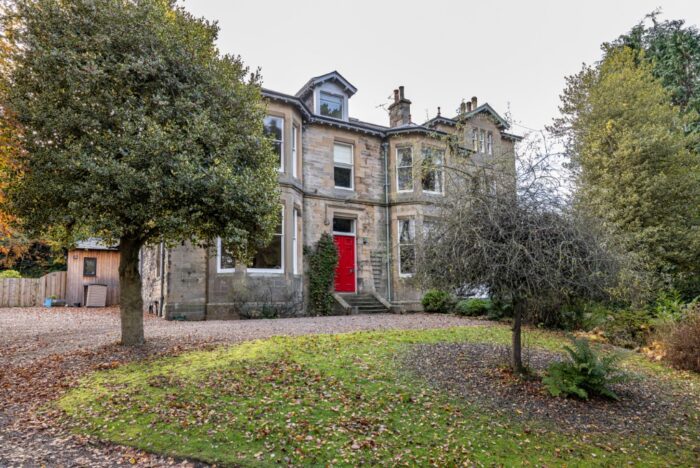 16 Eastfield Abbotsford Road